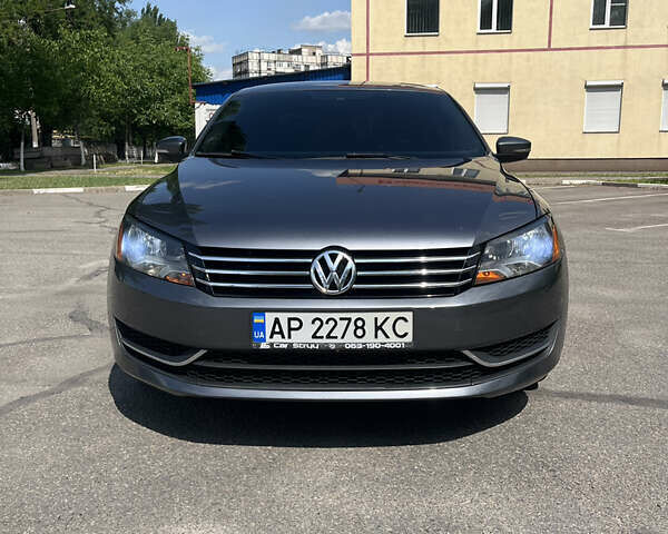Серый Фольксваген Пассат, объемом двигателя 2.48 л и пробегом 275 тыс. км за 9500 $, фото 1 на Automoto.ua