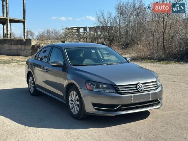 Серый Фольксваген Пассат, объемом двигателя 2.5 л и пробегом 180 тыс. км за 9500 $, фото 1 на Automoto.ua