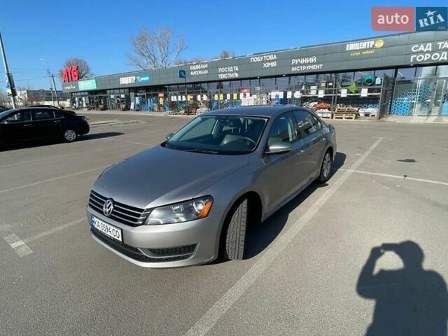 Серый Фольксваген Пассат, объемом двигателя 2.5 л и пробегом 285 тыс. км за 7500 $, фото 1 на Automoto.ua