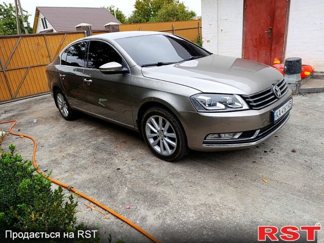 Серый Фольксваген Пассат, объемом двигателя 1.8 л и пробегом 150 тыс. км за 10000 $, фото 1 на Automoto.ua