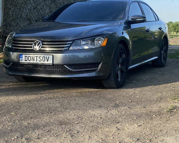 Сірий Фольксваген Пассат, об'ємом двигуна 2.5 л та пробігом 231 тис. км за 10000 $, фото 1 на Automoto.ua