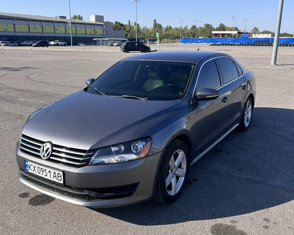 Серый Фольксваген Пассат, объемом двигателя 2.5 л и пробегом 174 тыс. км за 10900 $, фото 1 на Automoto.ua