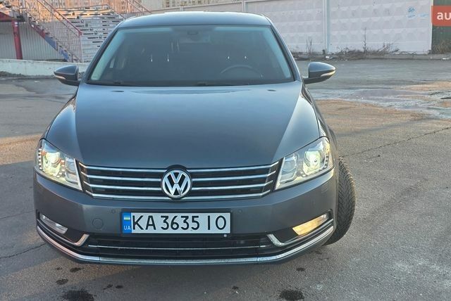 Серый Фольксваген Пассат, объемом двигателя 1.8 л и пробегом 298 тыс. км за 10500 $, фото 1 на Automoto.ua