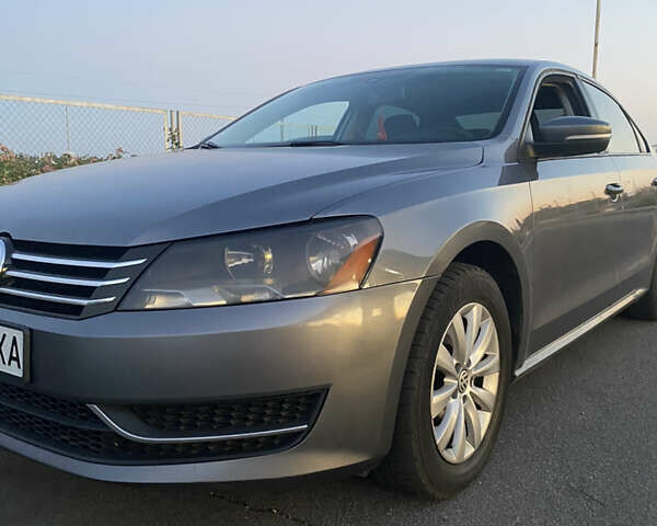 Сірий Фольксваген Пассат, об'ємом двигуна 2.48 л та пробігом 211 тис. км за 10000 $, фото 1 на Automoto.ua