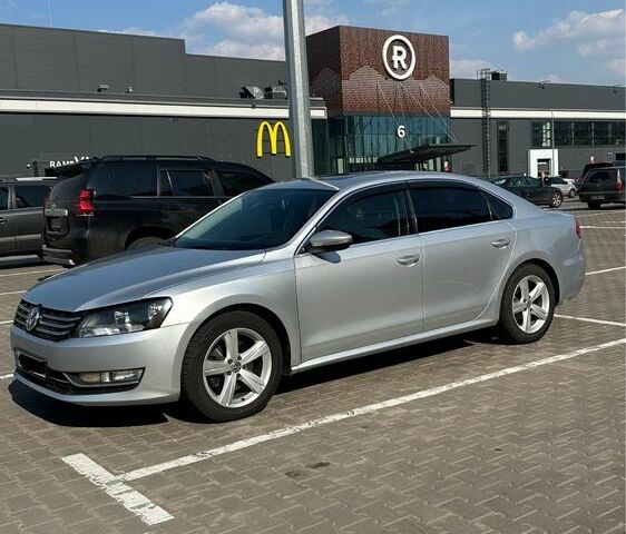 Серый Фольксваген Пассат, объемом двигателя 2.5 л и пробегом 271 тыс. км за 9600 $, фото 1 на Automoto.ua