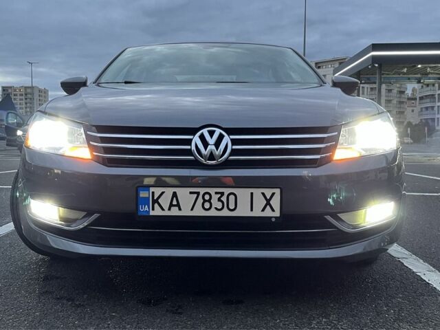 Серый Фольксваген Пассат, объемом двигателя 2.5 л и пробегом 214 тыс. км за 9399 $, фото 1 на Automoto.ua