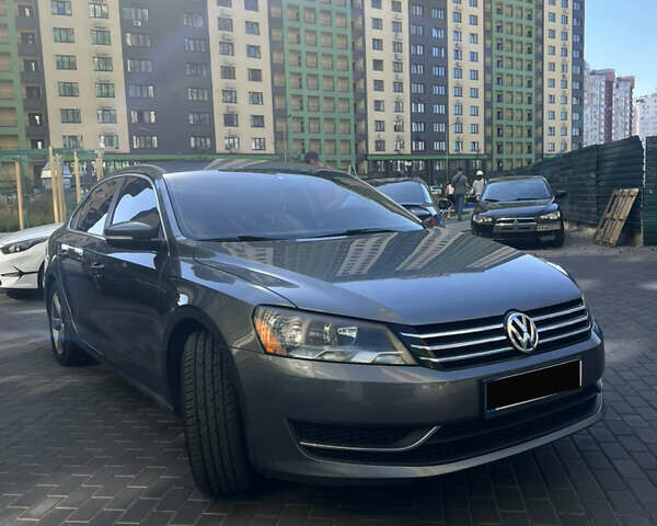Серый Фольксваген Пассат, объемом двигателя 2.5 л и пробегом 252 тыс. км за 10700 $, фото 1 на Automoto.ua
