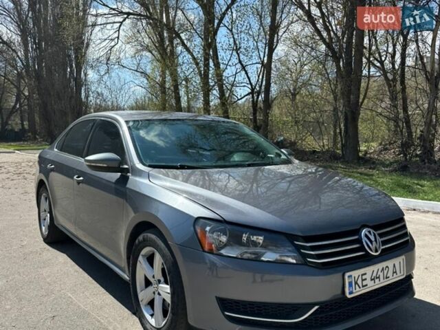Серый Фольксваген Пассат, объемом двигателя 2.48 л и пробегом 220 тыс. км за 8999 $, фото 1 на Automoto.ua