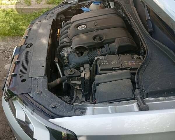 Серый Фольксваген Пассат, объемом двигателя 2.5 л и пробегом 229 тыс. км за 8550 $, фото 1 на Automoto.ua