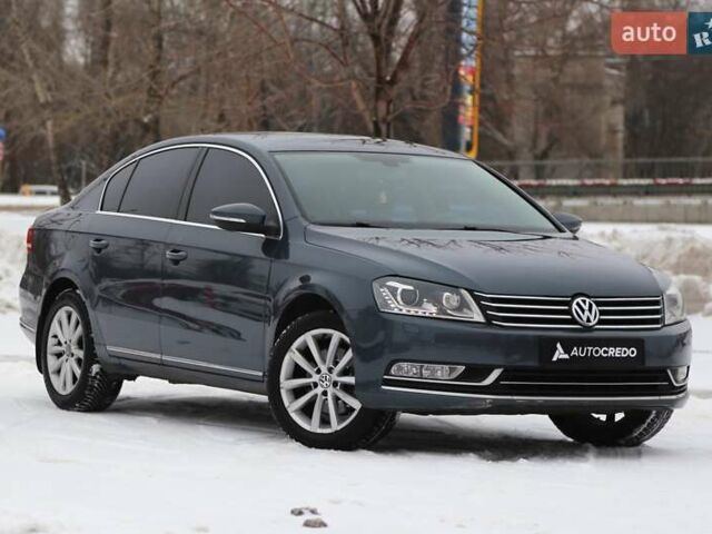 Серый Фольксваген Пассат, объемом двигателя 1.8 л и пробегом 250 тыс. км за 9500 $, фото 1 на Automoto.ua