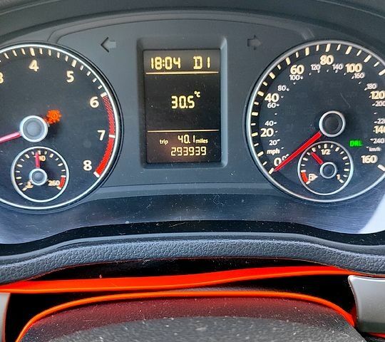 Серый Фольксваген Пассат, объемом двигателя 2.5 л и пробегом 295 тыс. км за 8999 $, фото 1 на Automoto.ua