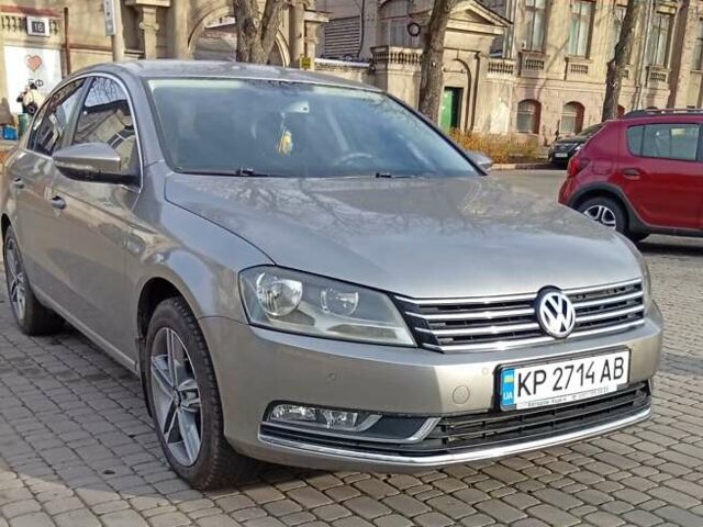 Серый Фольксваген Пассат, объемом двигателя 1.8 л и пробегом 164 тыс. км за 9500 $, фото 1 на Automoto.ua