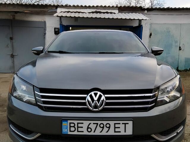 Серый Фольксваген Пассат, объемом двигателя 2.5 л и пробегом 215 тыс. км за 9800 $, фото 1 на Automoto.ua