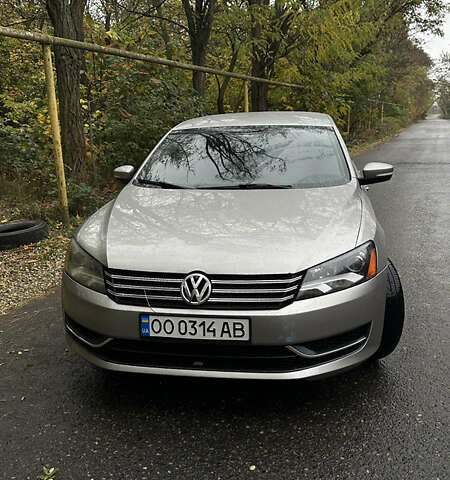 Серый Фольксваген Пассат, объемом двигателя 2.48 л и пробегом 310 тыс. км за 9000 $, фото 1 на Automoto.ua