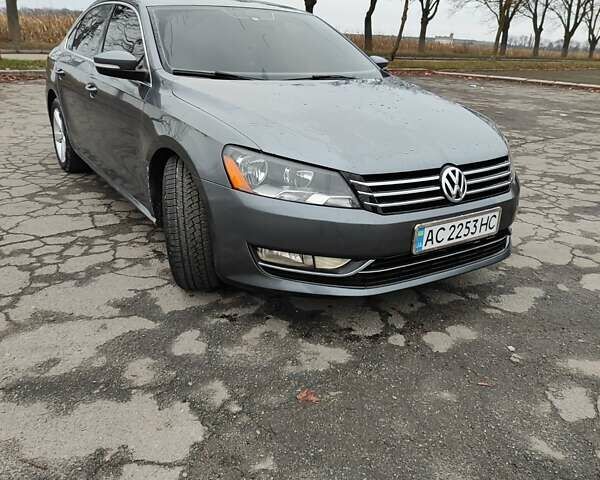 Серый Фольксваген Пассат, объемом двигателя 2.5 л и пробегом 189 тыс. км за 9000 $, фото 1 на Automoto.ua