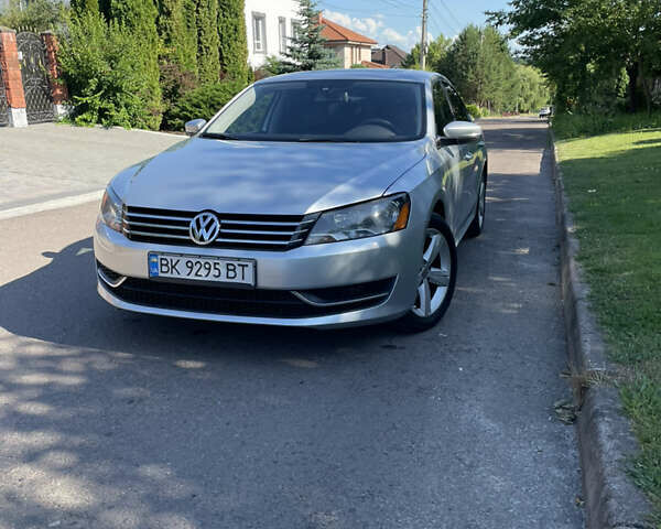 Серый Фольксваген Пассат, объемом двигателя 2.5 л и пробегом 179 тыс. км за 11300 $, фото 1 на Automoto.ua