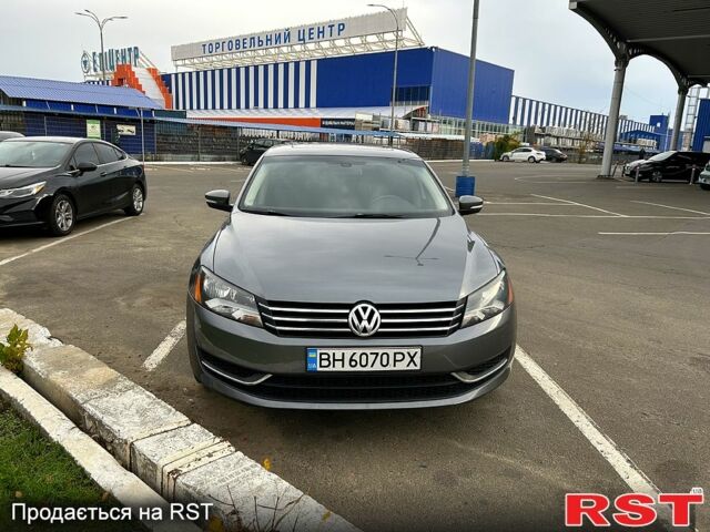 Серый Фольксваген Пассат, объемом двигателя 2.5 л и пробегом 274 тыс. км за 10000 $, фото 1 на Automoto.ua