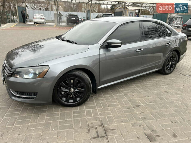 Серый Фольксваген Пассат, объемом двигателя 2.5 л и пробегом 169 тыс. км за 11500 $, фото 1 на Automoto.ua