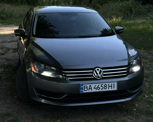 Серый Фольксваген Пассат, объемом двигателя 2.5 л и пробегом 165 тыс. км за 11500 $, фото 1 на Automoto.ua