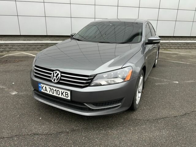 Серый Фольксваген Пассат, объемом двигателя 2.5 л и пробегом 221 тыс. км за 10000 $, фото 1 на Automoto.ua