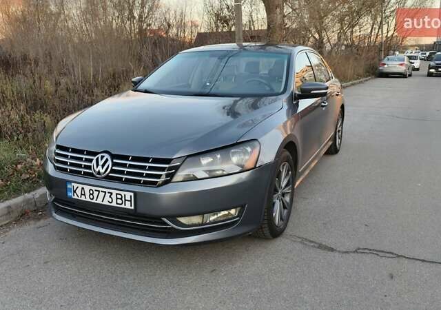 Серый Фольксваген Пассат, объемом двигателя 2.5 л и пробегом 207 тыс. км за 12500 $, фото 1 на Automoto.ua