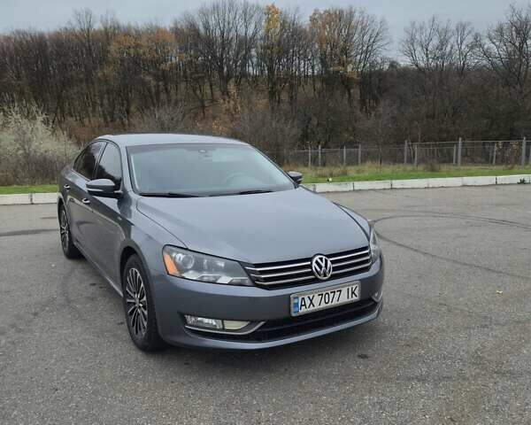 Серый Фольксваген Пассат, объемом двигателя 2.5 л и пробегом 120 тыс. км за 11000 $, фото 1 на Automoto.ua