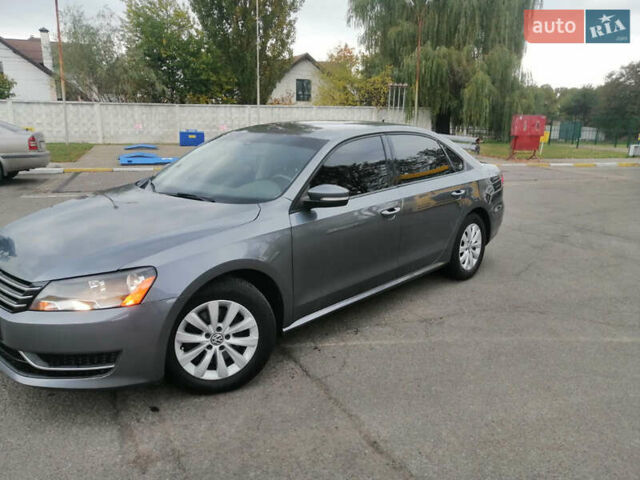 Серый Фольксваген Пассат, объемом двигателя 2.5 л и пробегом 233 тыс. км за 10000 $, фото 1 на Automoto.ua