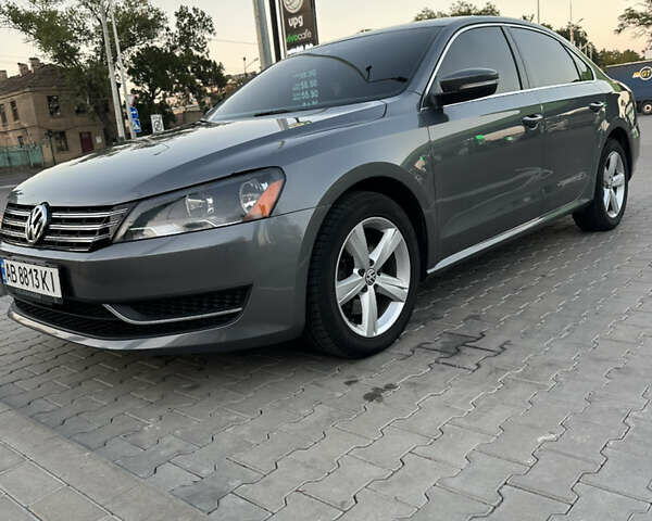 Серый Фольксваген Пассат, объемом двигателя 2.5 л и пробегом 178 тыс. км за 10000 $, фото 1 на Automoto.ua