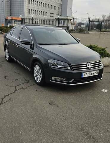 Сірий Фольксваген Пассат, об'ємом двигуна 1.6 л та пробігом 245 тис. км за 10300 $, фото 1 на Automoto.ua