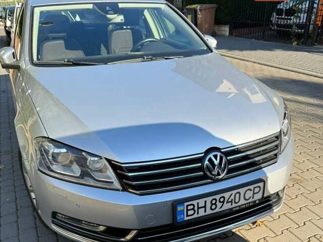 Серый Фольксваген Пассат, объемом двигателя 1.97 л и пробегом 140 тыс. км за 15000 $, фото 1 на Automoto.ua