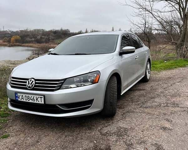 Серый Фольксваген Пассат, объемом двигателя 1.8 л и пробегом 221 тыс. км за 9800 $, фото 1 на Automoto.ua