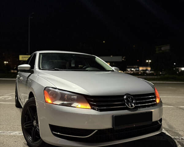 Серый Фольксваген Пассат, объемом двигателя 1.8 л и пробегом 145 тыс. км за 11500 $, фото 1 на Automoto.ua