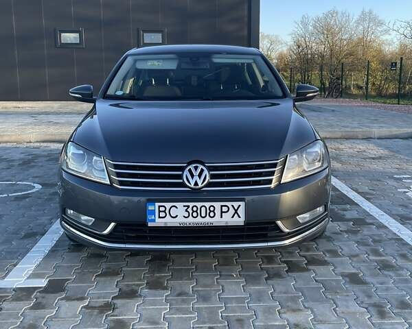 Серый Фольксваген Пассат, объемом двигателя 1.6 л и пробегом 310 тыс. км за 12600 $, фото 1 на Automoto.ua