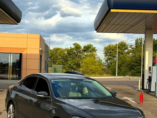 Серый Фольксваген Пассат, объемом двигателя 1.8 л и пробегом 80 тыс. км за 12900 $, фото 1 на Automoto.ua