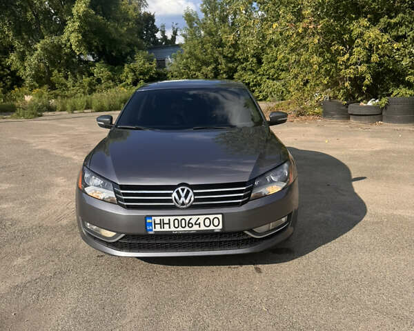 Серый Фольксваген Пассат, объемом двигателя 1.97 л и пробегом 253 тыс. км за 13500 $, фото 1 на Automoto.ua