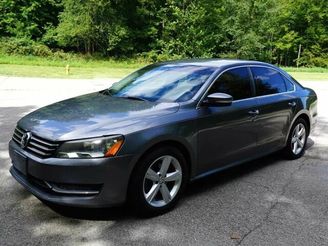 Серый Фольксваген Пассат, объемом двигателя 1.8 л и пробегом 77 тыс. км за 5300 $, фото 1 на Automoto.ua