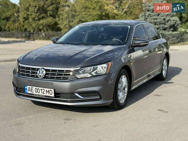 Серый Фольксваген Пассат, объемом двигателя 1.8 л и пробегом 136 тыс. км за 13500 $, фото 1 на Automoto.ua