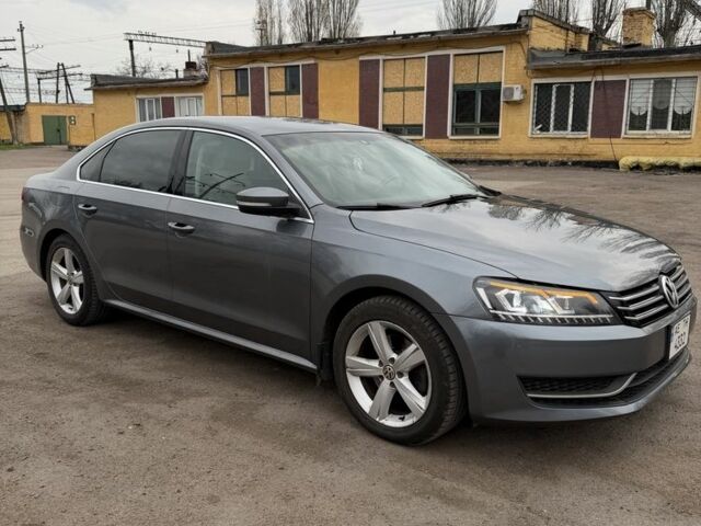 Серый Фольксваген Пассат, объемом двигателя 1.8 л и пробегом 220 тыс. км за 11000 $, фото 1 на Automoto.ua