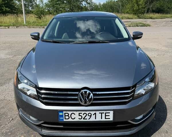 Серый Фольксваген Пассат, объемом двигателя 1.8 л и пробегом 134 тыс. км за 10000 $, фото 1 на Automoto.ua