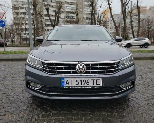 Серый Фольксваген Пассат, объемом двигателя 1.8 л и пробегом 220 тыс. км за 13500 $, фото 1 на Automoto.ua