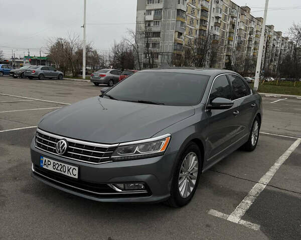 Серый Фольксваген Пассат, объемом двигателя 1.8 л и пробегом 180 тыс. км за 12800 $, фото 1 на Automoto.ua