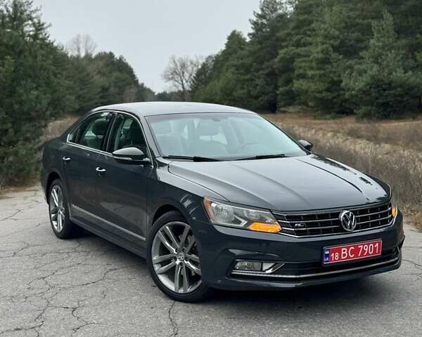 Серый Фольксваген Пассат, объемом двигателя 1.8 л и пробегом 164 тыс. км за 13000 $, фото 1 на Automoto.ua