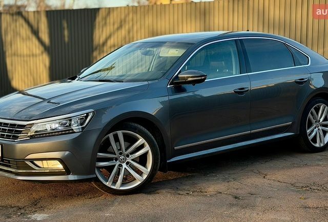 Серый Фольксваген Пассат, объемом двигателя 1.8 л и пробегом 172 тыс. км за 11499 $, фото 1 на Automoto.ua