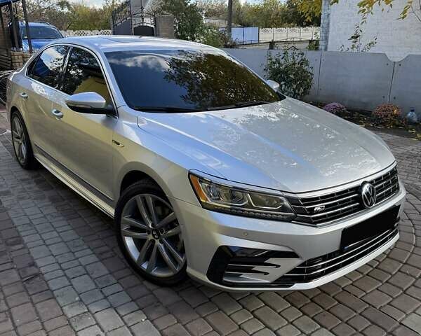 Серый Фольксваген Пассат, объемом двигателя 1.8 л и пробегом 230 тыс. км за 16800 $, фото 1 на Automoto.ua