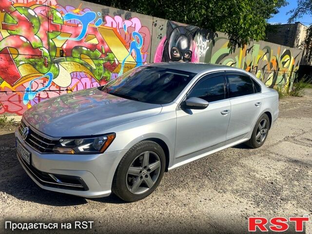 Серый Фольксваген Пассат, объемом двигателя 1.8 л и пробегом 17000 тыс. км за 11000 $, фото 1 на Automoto.ua