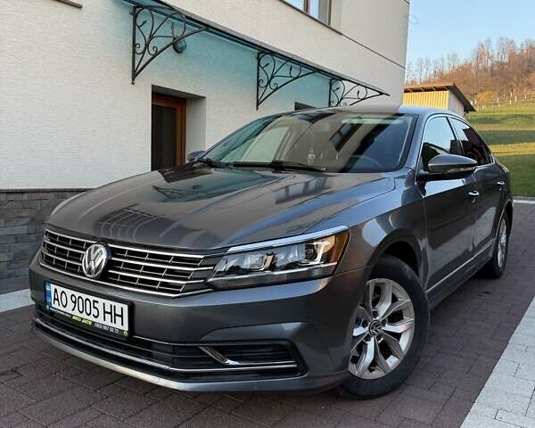 Серый Фольксваген Пассат, объемом двигателя 1.8 л и пробегом 194 тыс. км за 10700 $, фото 1 на Automoto.ua