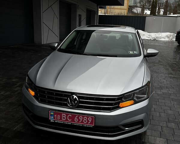 Серый Фольксваген Пассат, объемом двигателя 1.8 л и пробегом 243 тыс. км за 12000 $, фото 1 на Automoto.ua