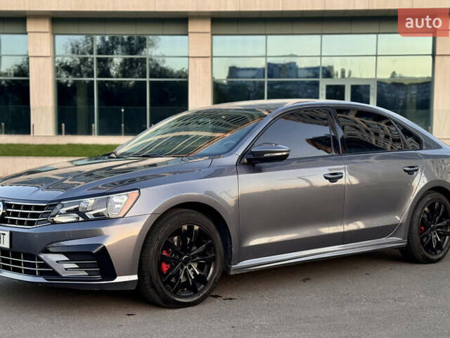 Серый Фольксваген Пассат, объемом двигателя 1.8 л и пробегом 118 тыс. км за 12899 $, фото 1 на Automoto.ua