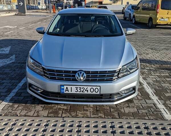 Серый Фольксваген Пассат, объемом двигателя 1.8 л и пробегом 136 тыс. км за 11498 $, фото 1 на Automoto.ua