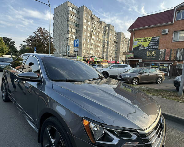 Сірий Фольксваген Пассат, об'ємом двигуна 1.8 л та пробігом 229 тис. км за 10800 $, фото 1 на Automoto.ua